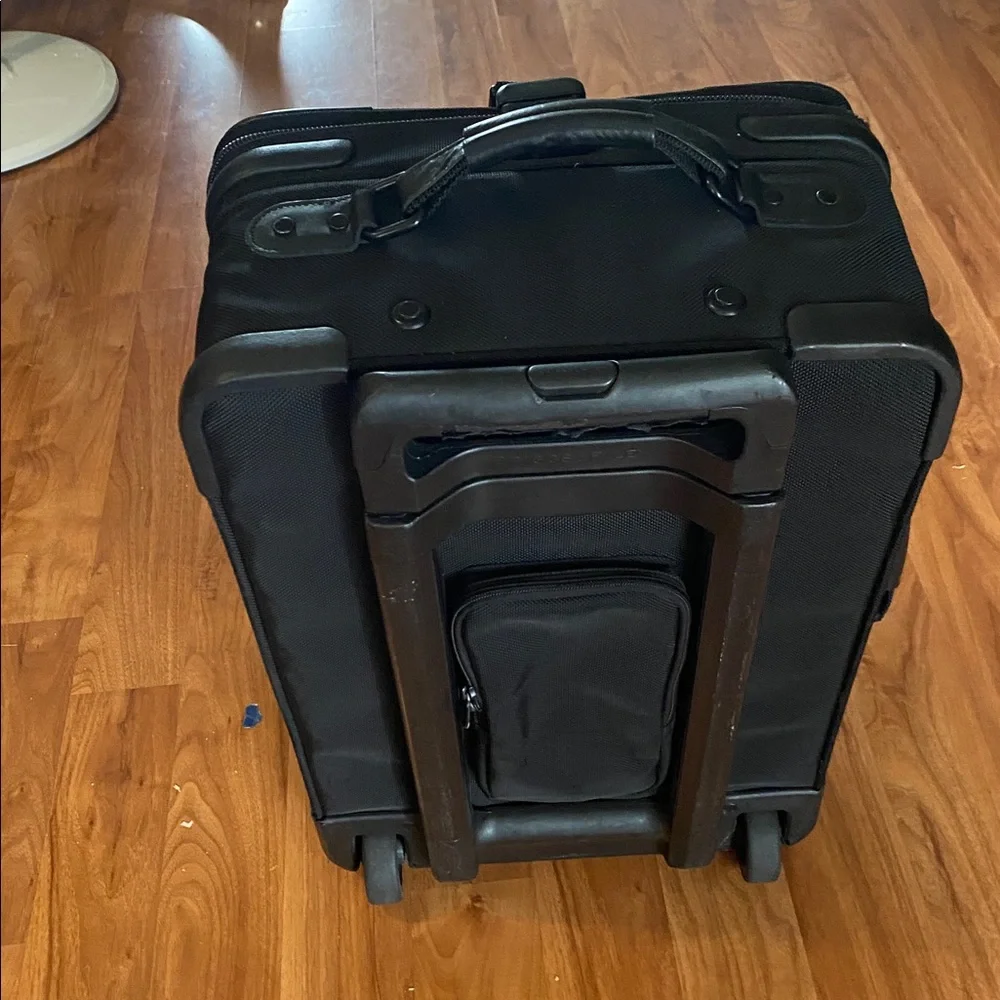 🖤Briggs & Riley Black Rolling travel Carry-On 22” tall🖤